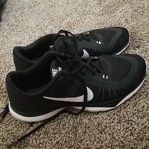 Nike shoes barely worn and like new